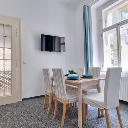 Finnem Rentals Tyrsova Prague Extérieur photo