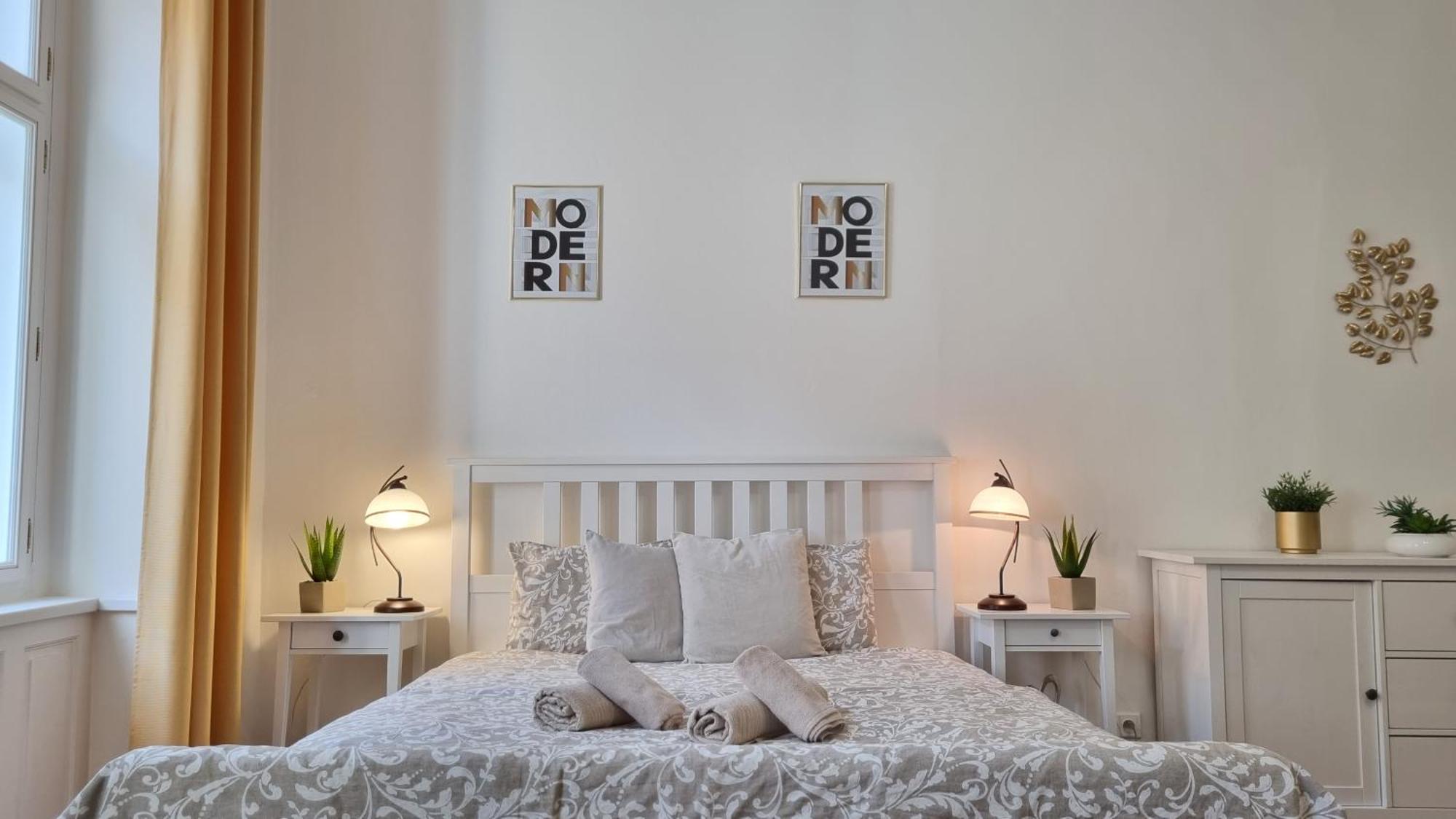 Finnem Rentals Tyrsova Prague Extérieur photo