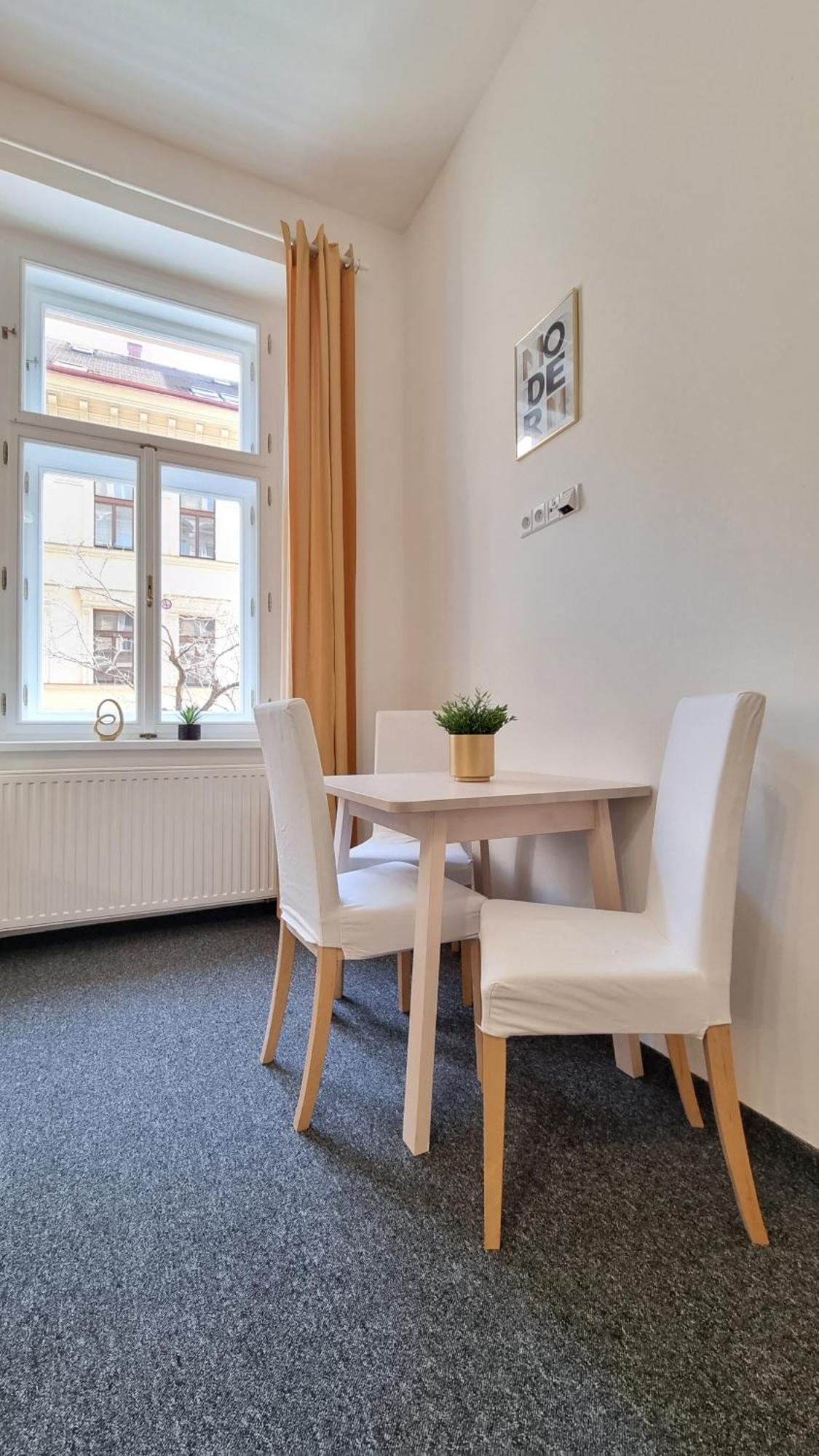 Finnem Rentals Tyrsova Prague Extérieur photo